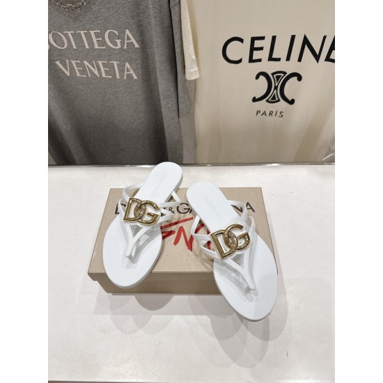 DG slippers