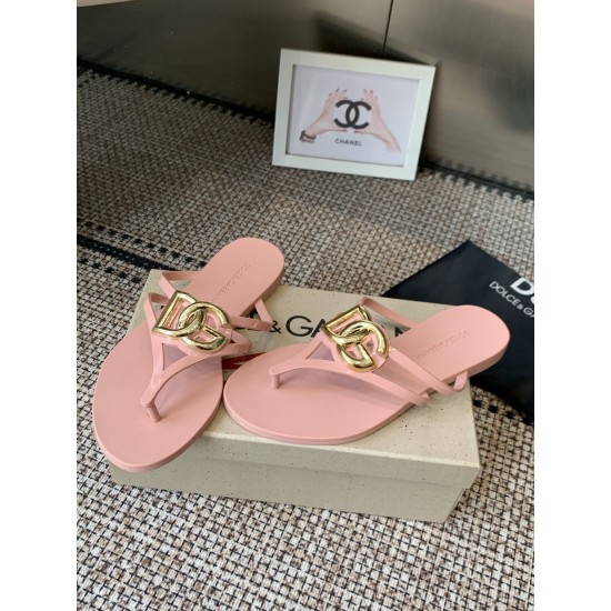 DG slippers