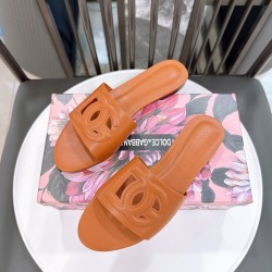 DG slippers