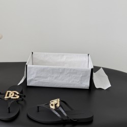 DG slippers