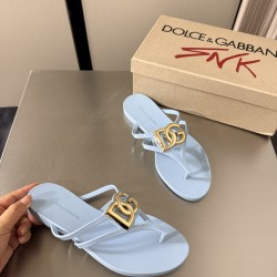 DG slippers