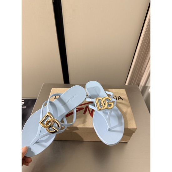 DG slippers