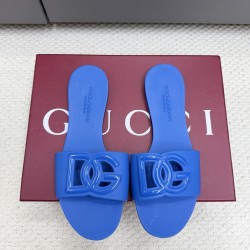 DG slippers