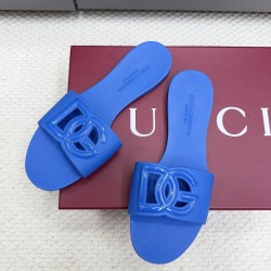 DG slippers