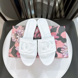 DG slippers