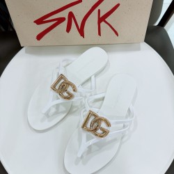 DG slippers