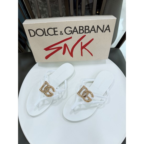 DG slippers