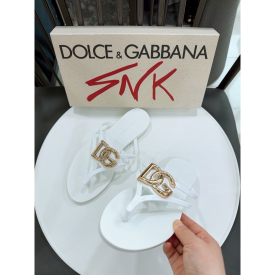 DG slippers