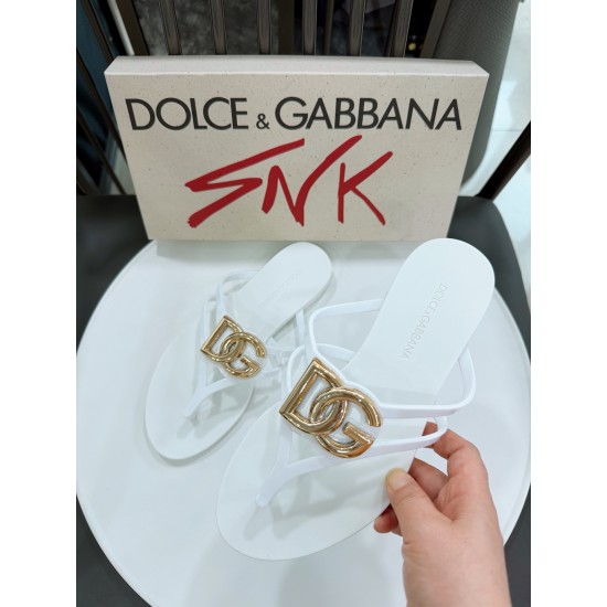 DG slippers