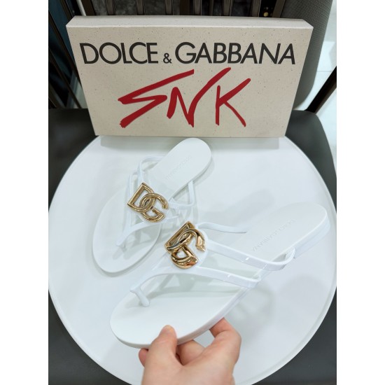 DG slippers