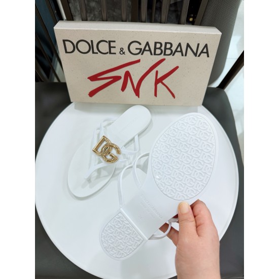 DG slippers