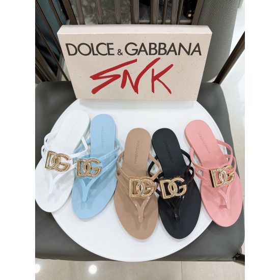 DG slippers