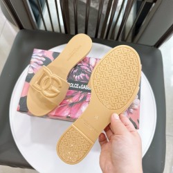 DG slippers