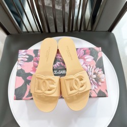 DG slippers
