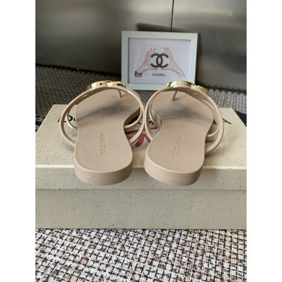 DG slippers