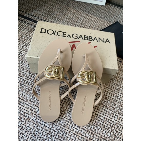DG slippers