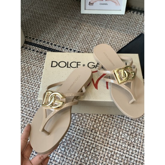 DG slippers
