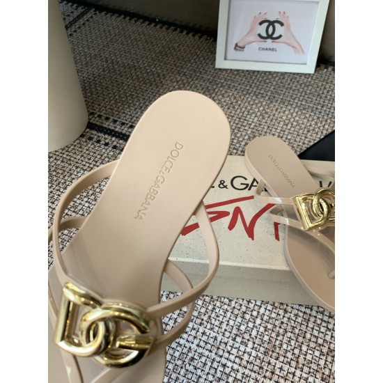 DG slippers