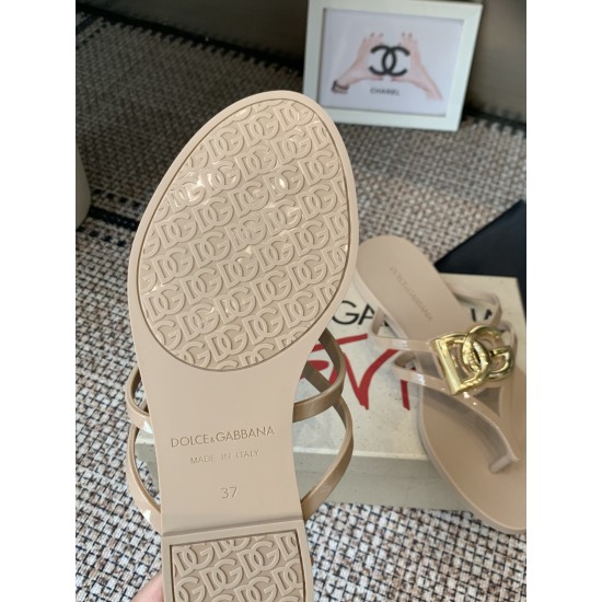 DG slippers