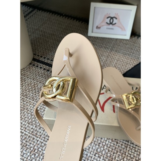 DG slippers