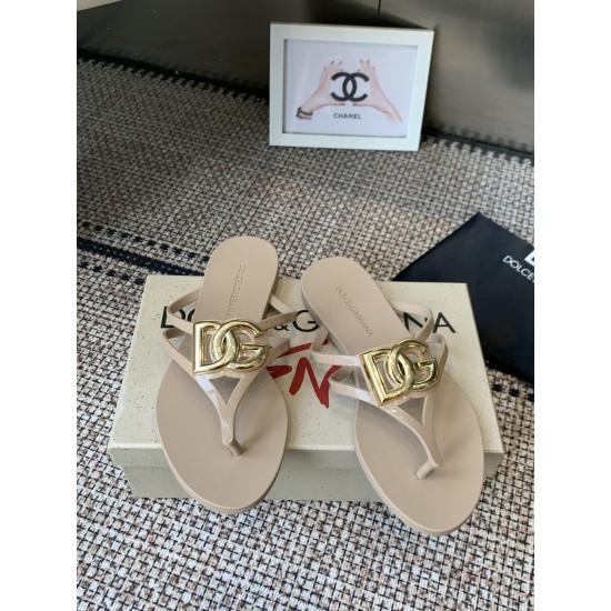 DG slippers