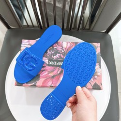 DG slippers