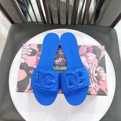 DG slippers