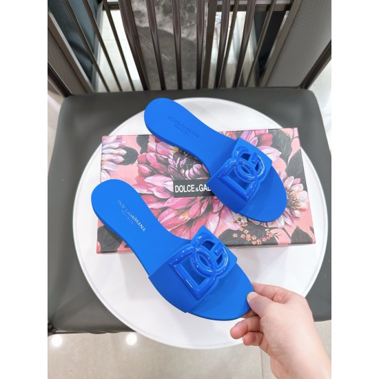DG slippers