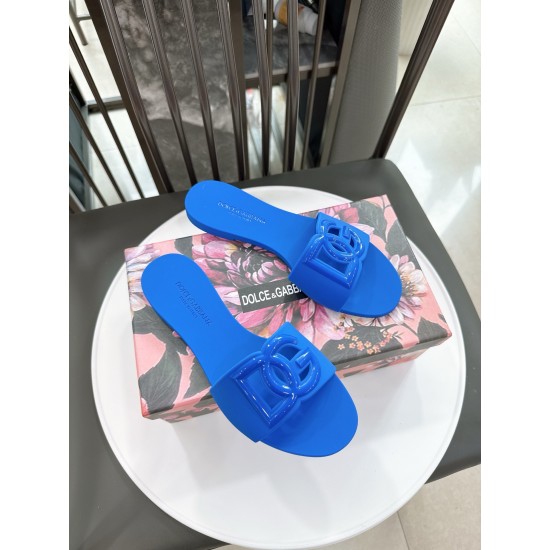 DG slippers