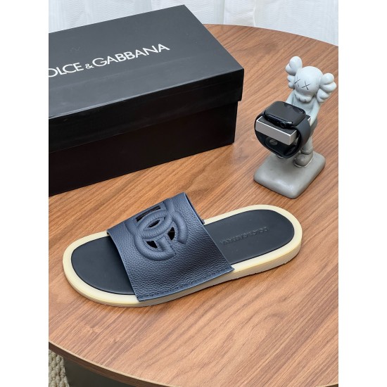 DG slippers