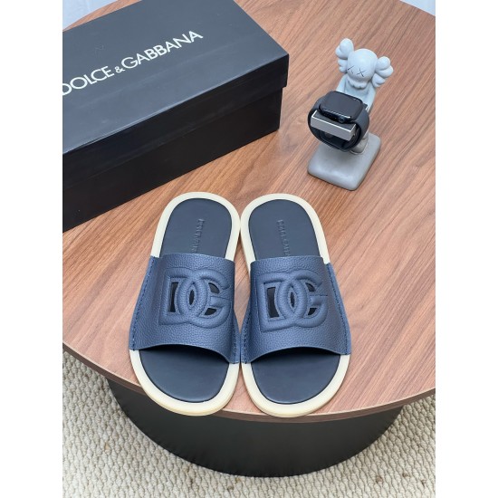 DG slippers