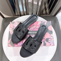 DG slippers