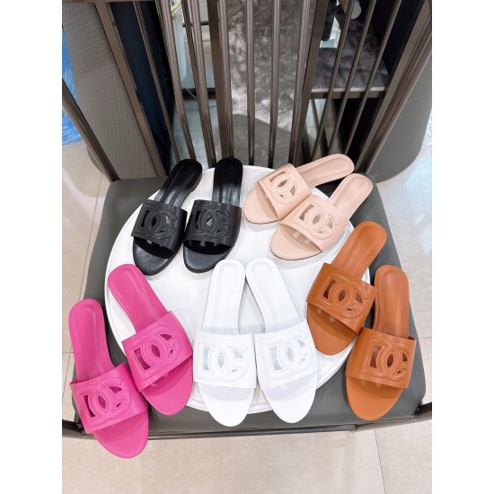DG slippers