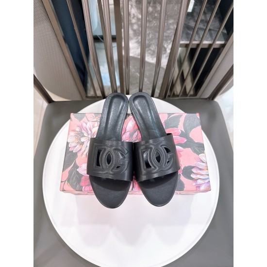 DG slippers