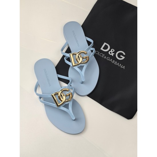 DG slippers