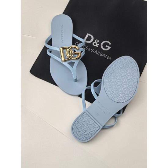 DG slippers