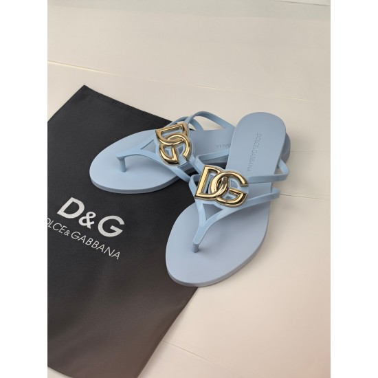 DG slippers