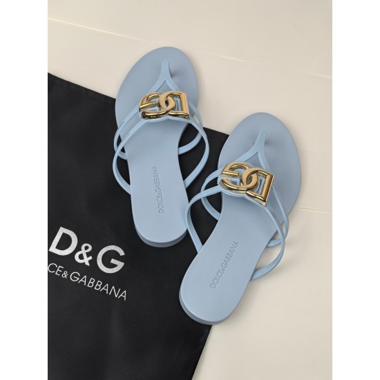 DG slippers