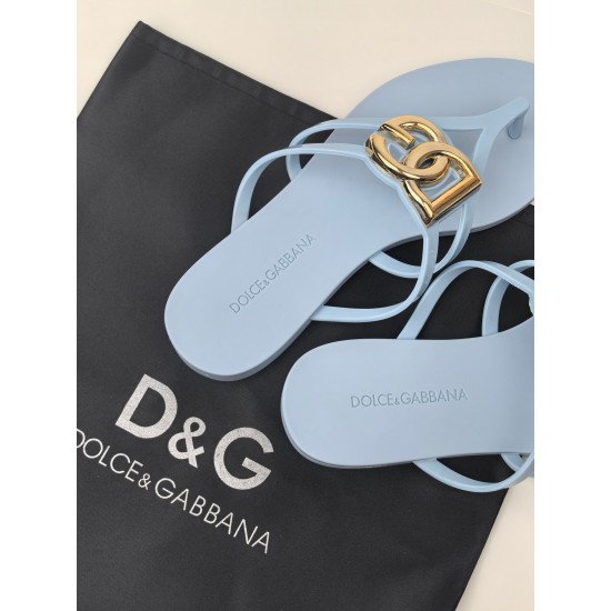 DG slippers