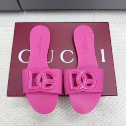 DG slippers