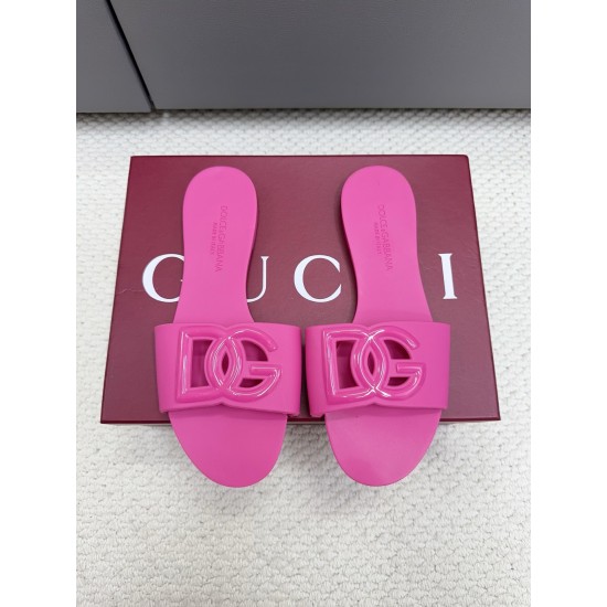 DG slippers