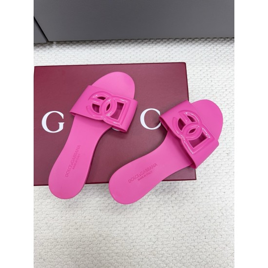 DG slippers