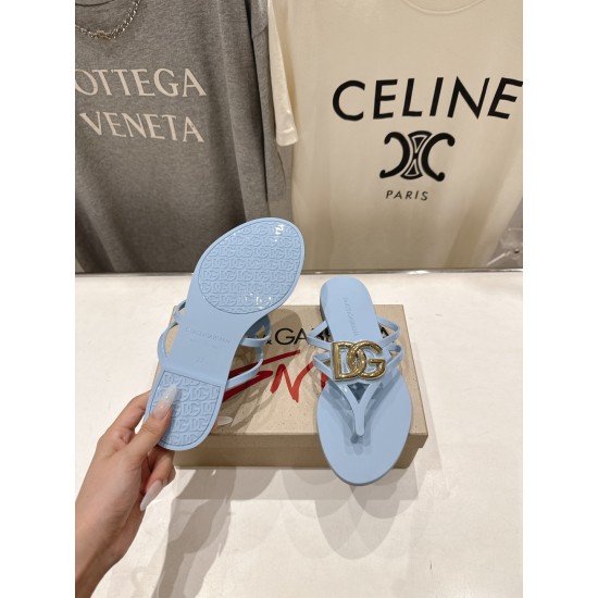DG slippers