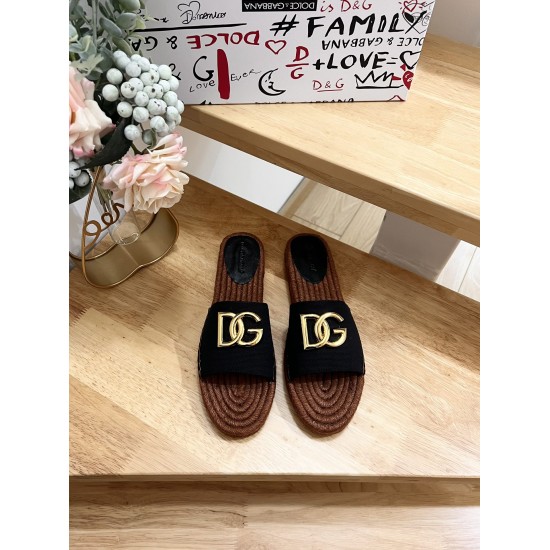 DG slippers