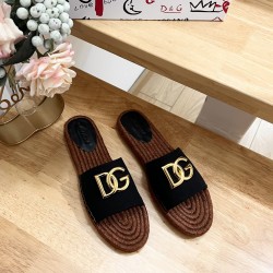 DG slippers
