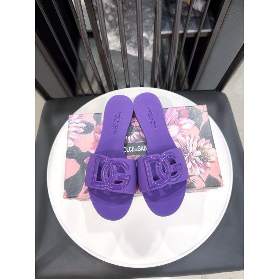 DG slippers