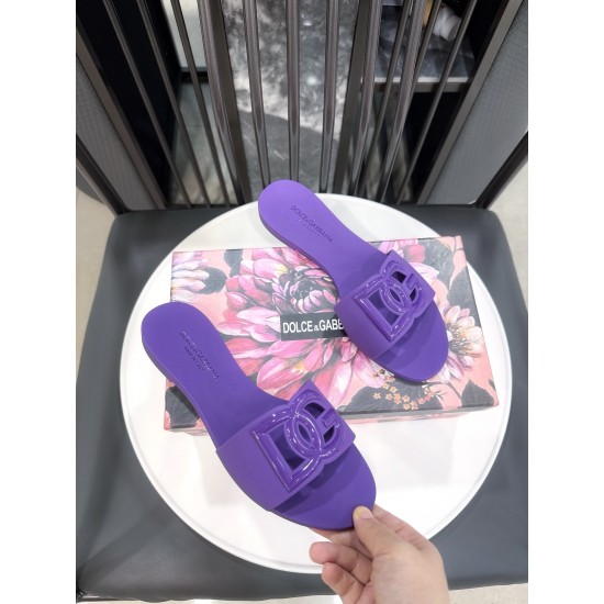 DG slippers