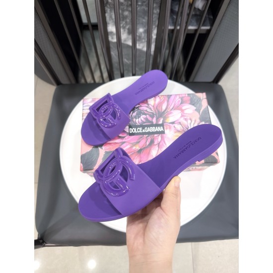 DG slippers