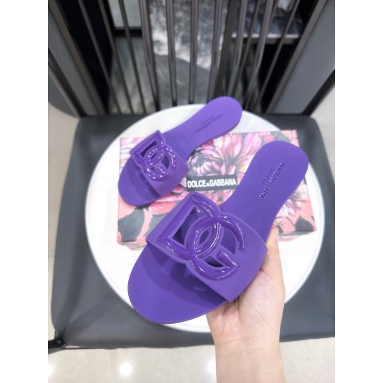 DG slippers