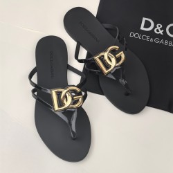 DG slippers